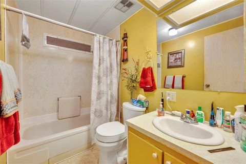 Tiny photo for 223 Paradise S, Leesburg, FL 34788 (MLS # G5109717)