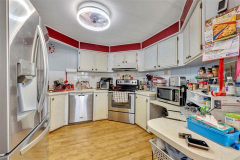 Tiny photo for 223 Paradise S, Leesburg, FL 34788 (MLS # G5109717)