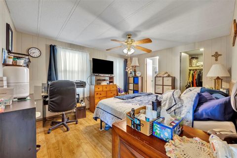 Tiny photo for 223 Paradise S, Leesburg, FL 34788 (MLS # G5109717)