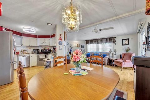 Tiny photo for 223 Paradise S, Leesburg, FL 34788 (MLS # G5109717)