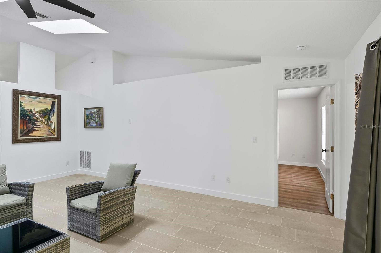 ROYAL PALMS SEC 30 - Residential Lease