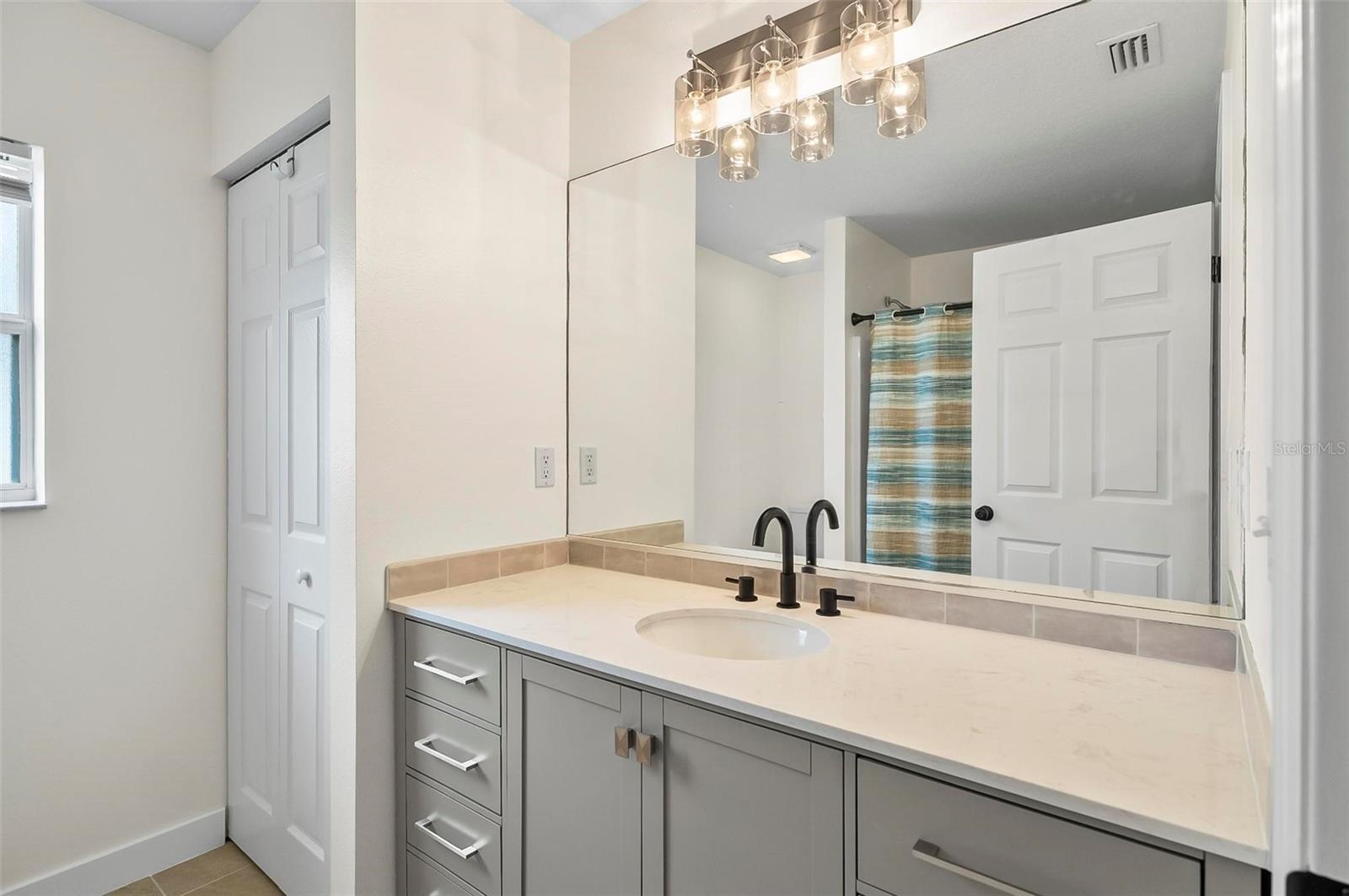 ROYAL PALMS SEC 30 - Residential Lease