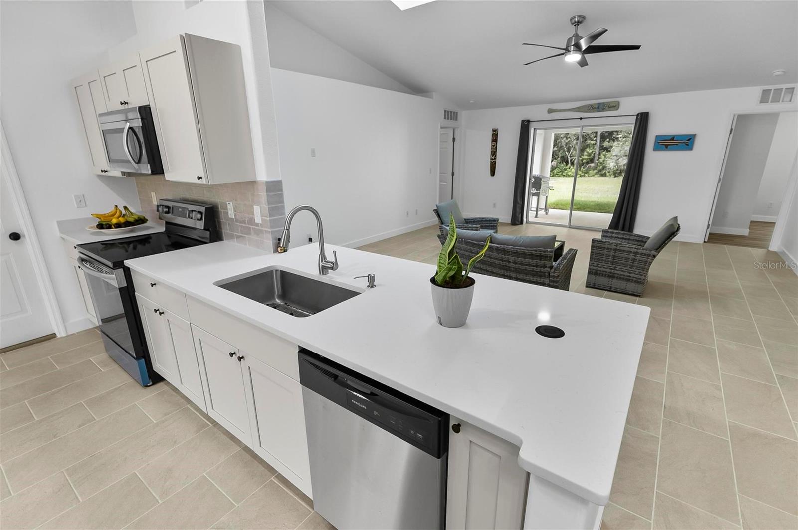 ROYAL PALMS SEC 30 - Residential Lease