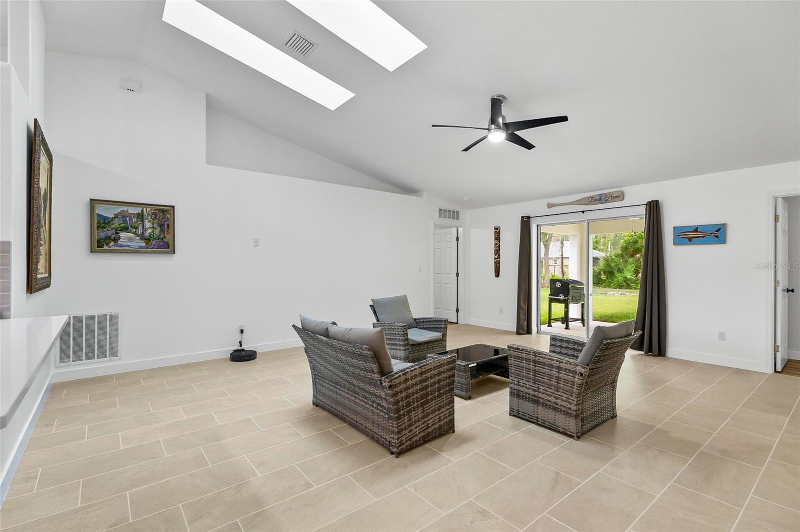 ROYAL PALMS SEC 30 - Residential Lease