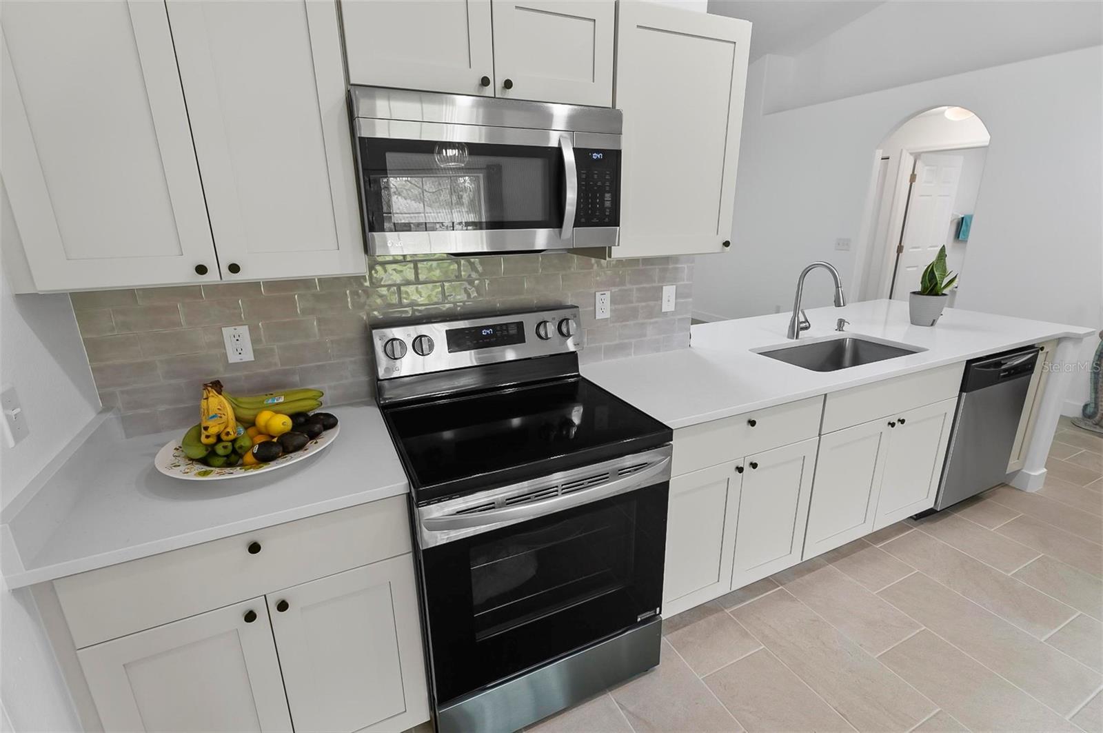 ROYAL PALMS SEC 30 - Residential Lease