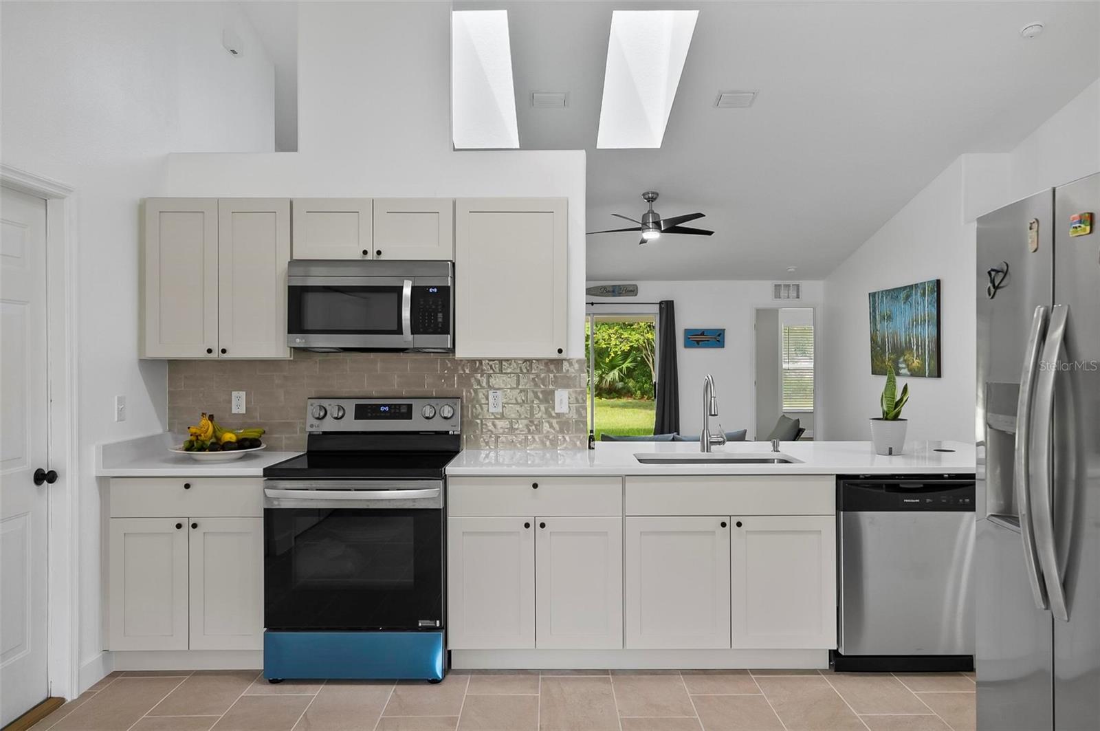 ROYAL PALMS SEC 30 - Residential Lease