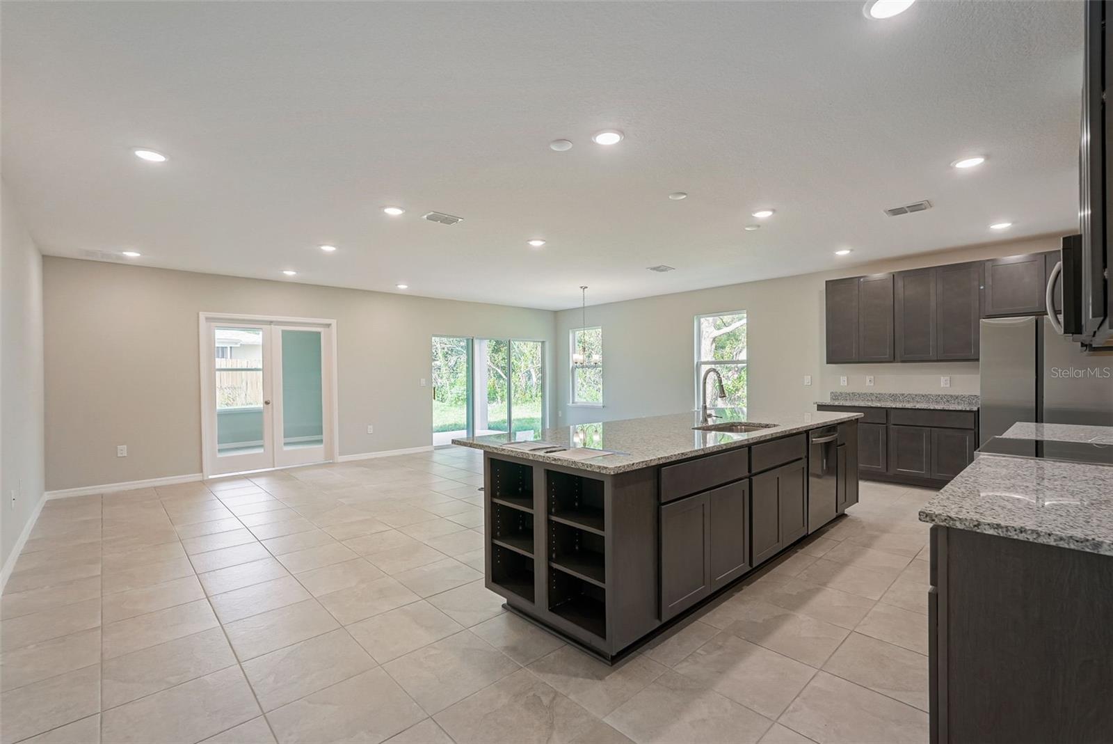 RIO VISTA GARDENS 03 - Residential