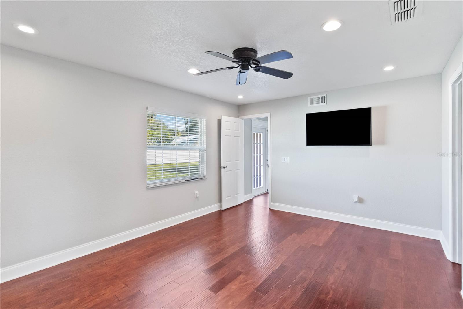 PINE LAKE ESTATES - Residential Lease