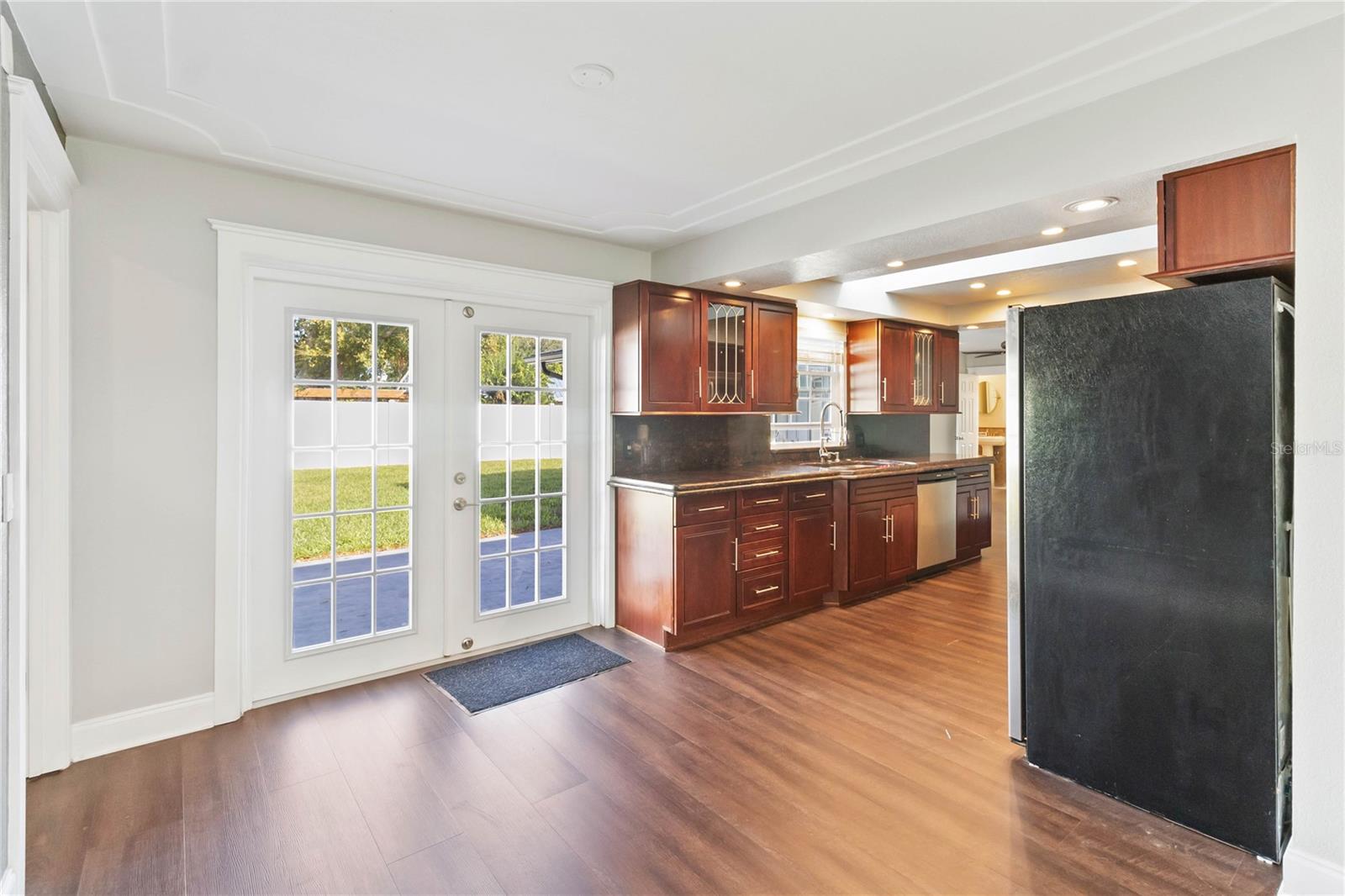 PINE LAKE ESTATES - Residential Lease