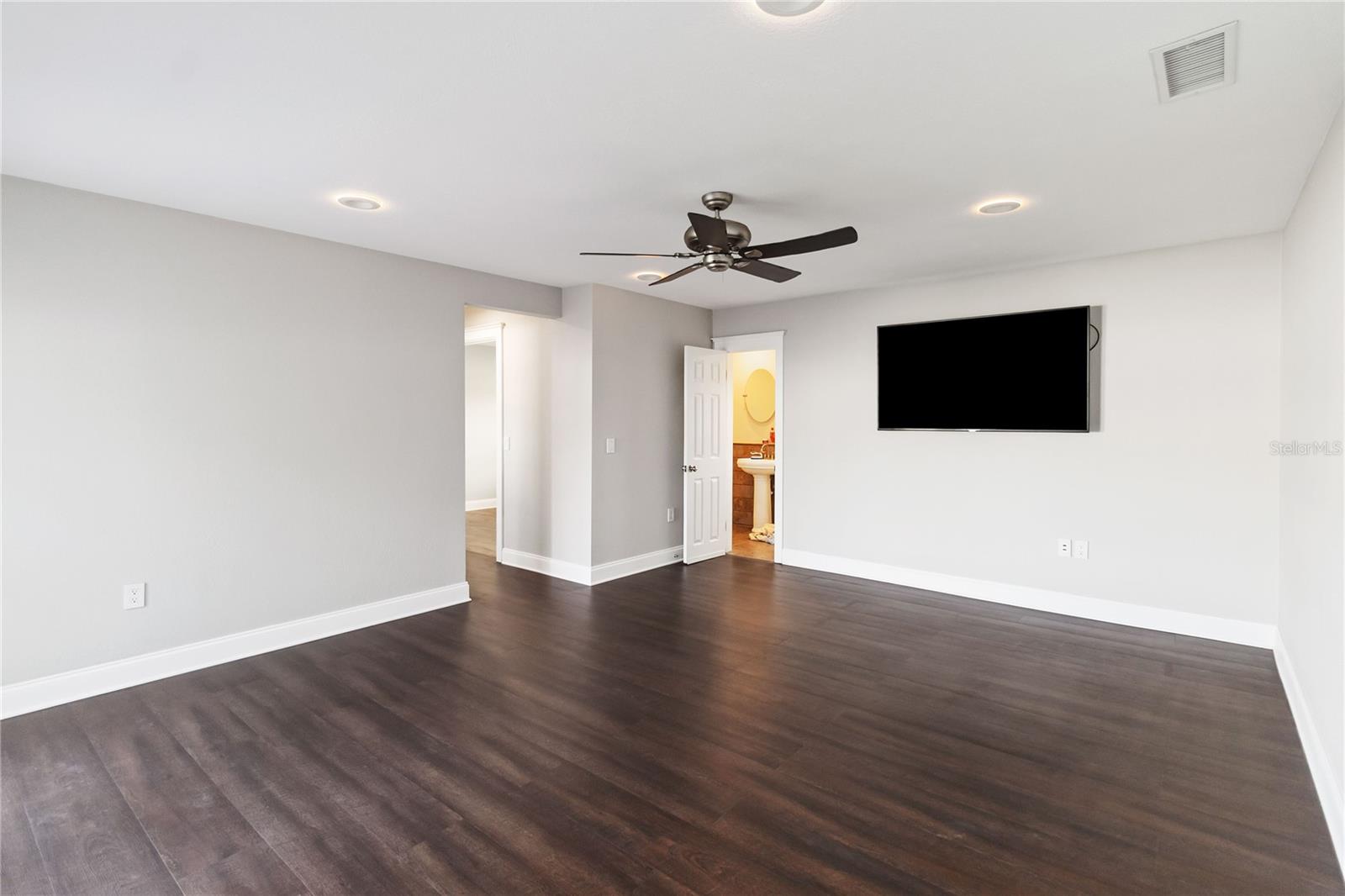 PINE LAKE ESTATES - Residential Lease