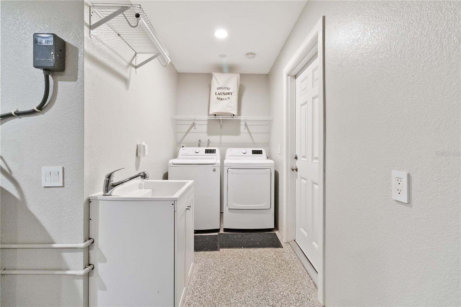 PINE LAKE ESTATES - Residential Lease