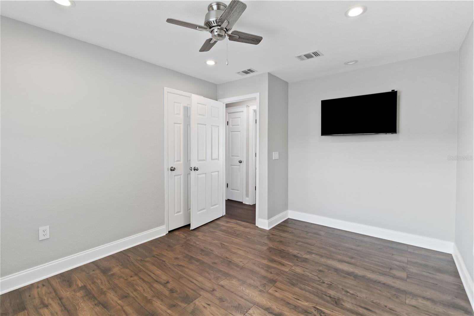 PINE LAKE ESTATES - Residential Lease