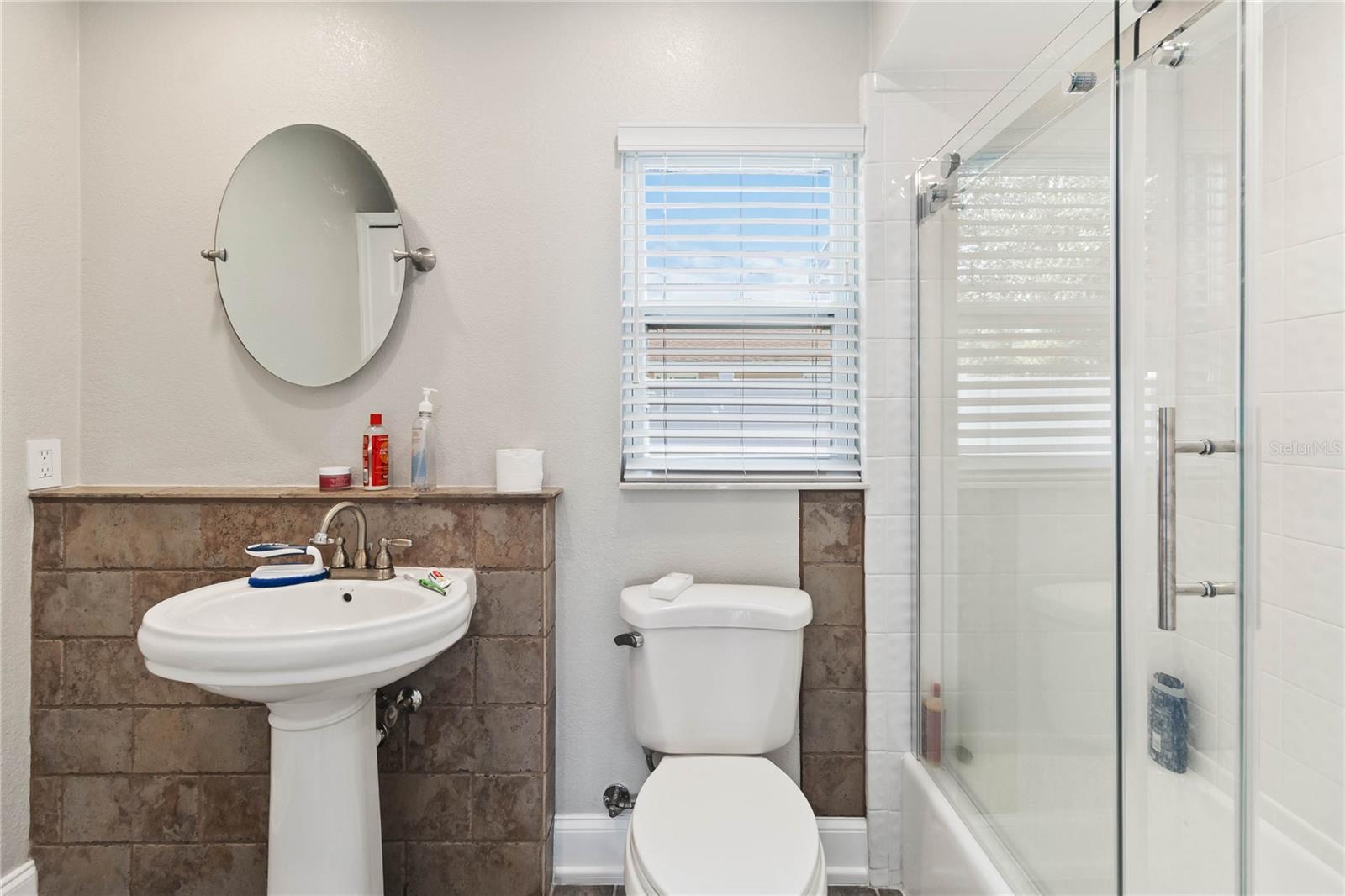 PINE LAKE ESTATES - Residential Lease