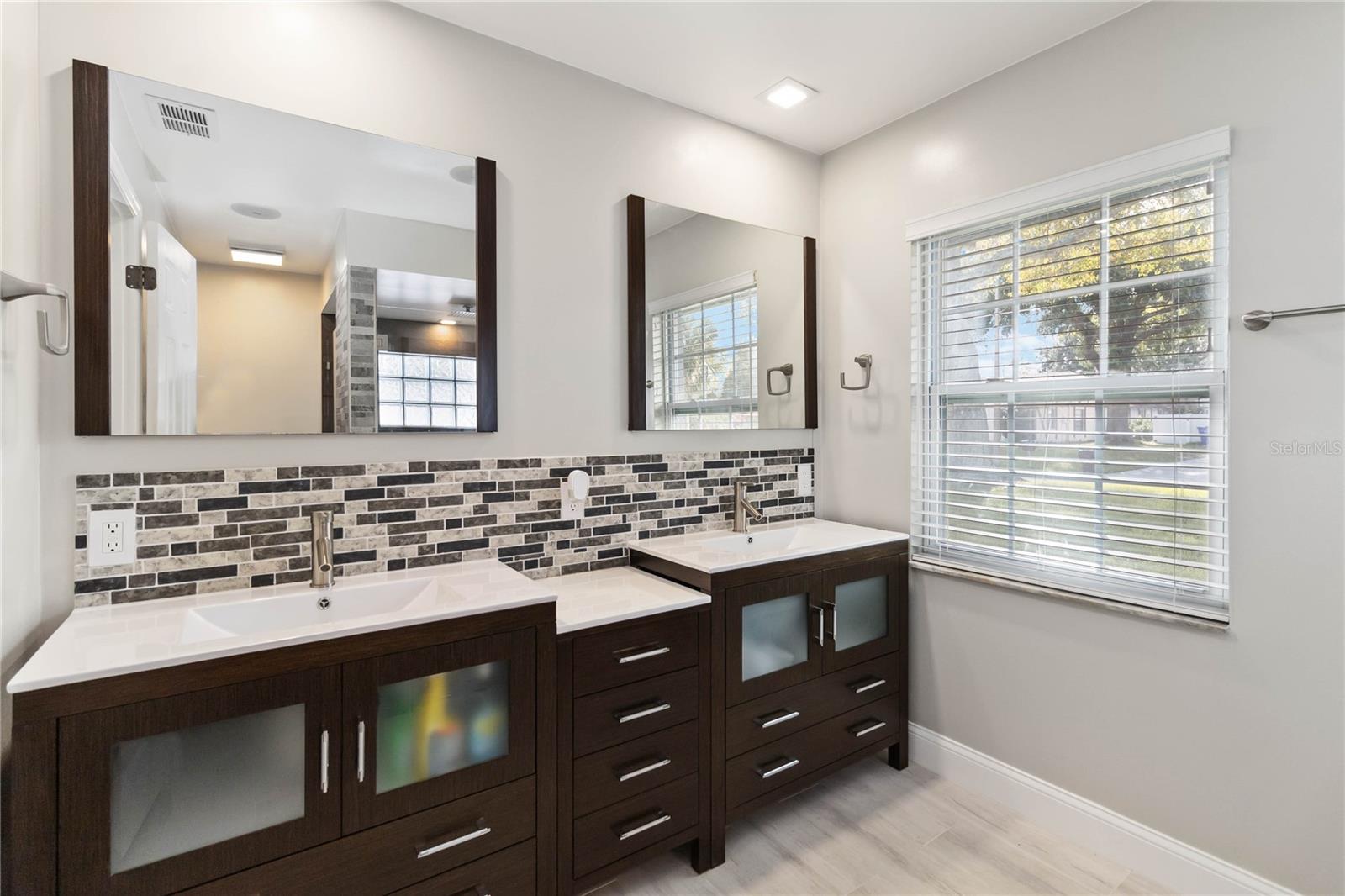 PINE LAKE ESTATES - Residential Lease