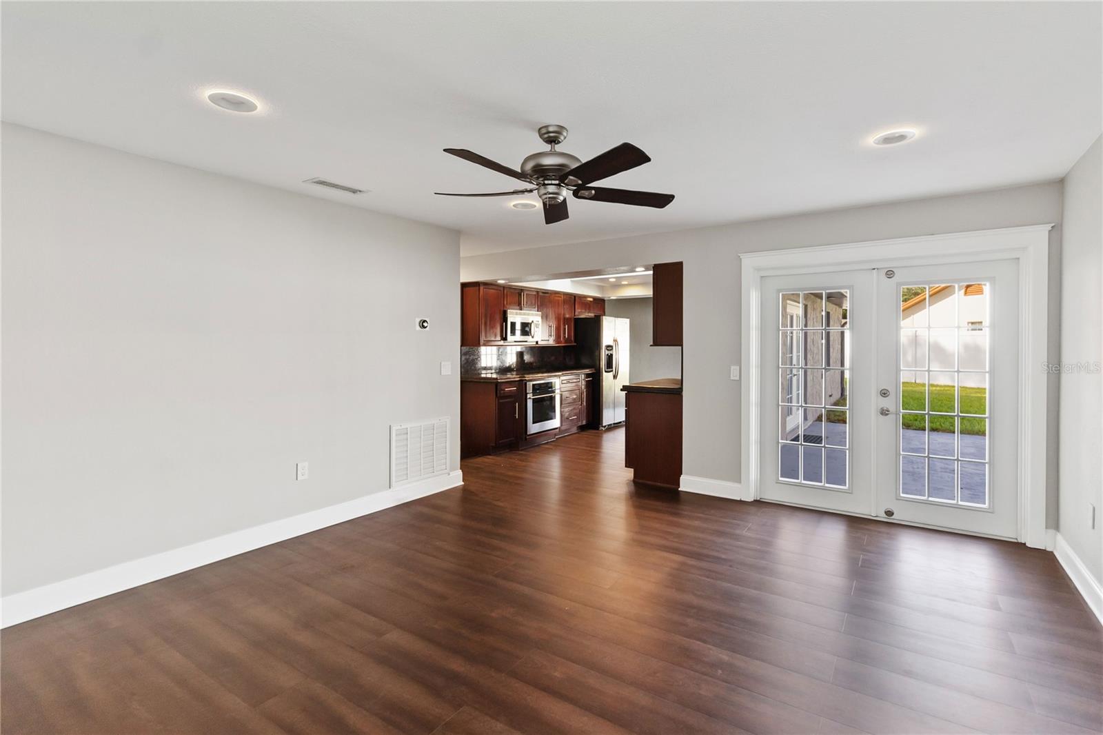 PINE LAKE ESTATES - Residential Lease