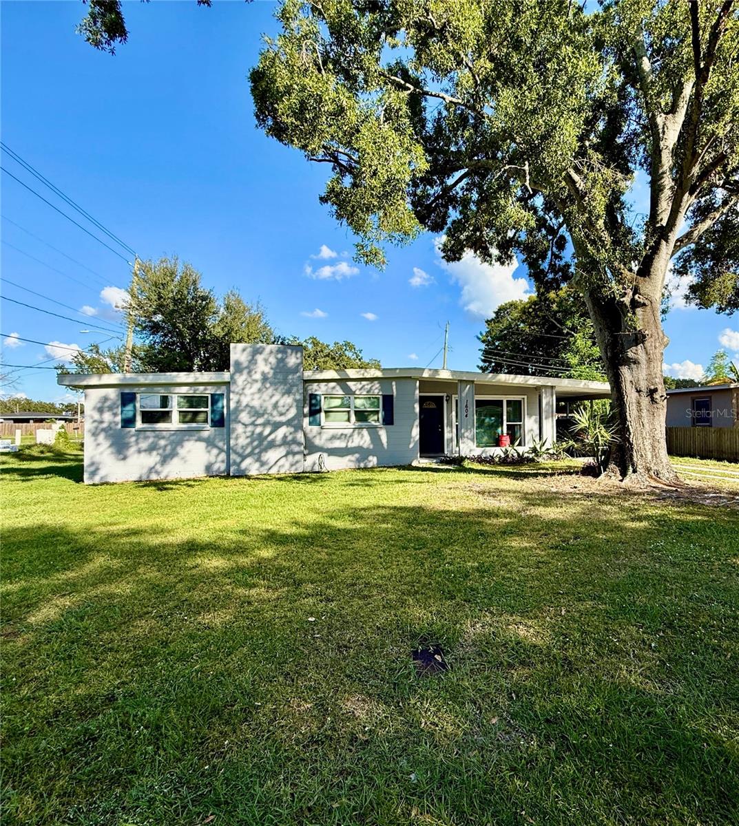 CRYSTAL COURT - Residential