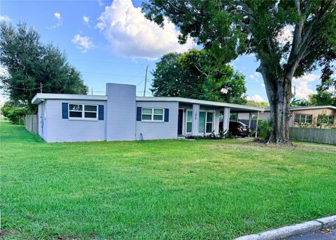 Photo of 1604 Crystal Court E, Lakeland, FL 33801 (MLS # TB8440429)