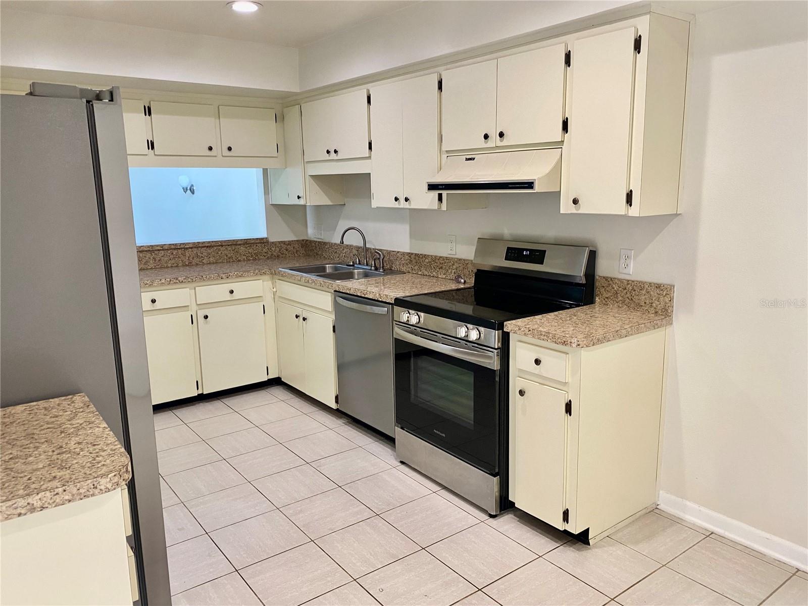 LAKE OF THE WOODS TOWNHOUSE - Residential