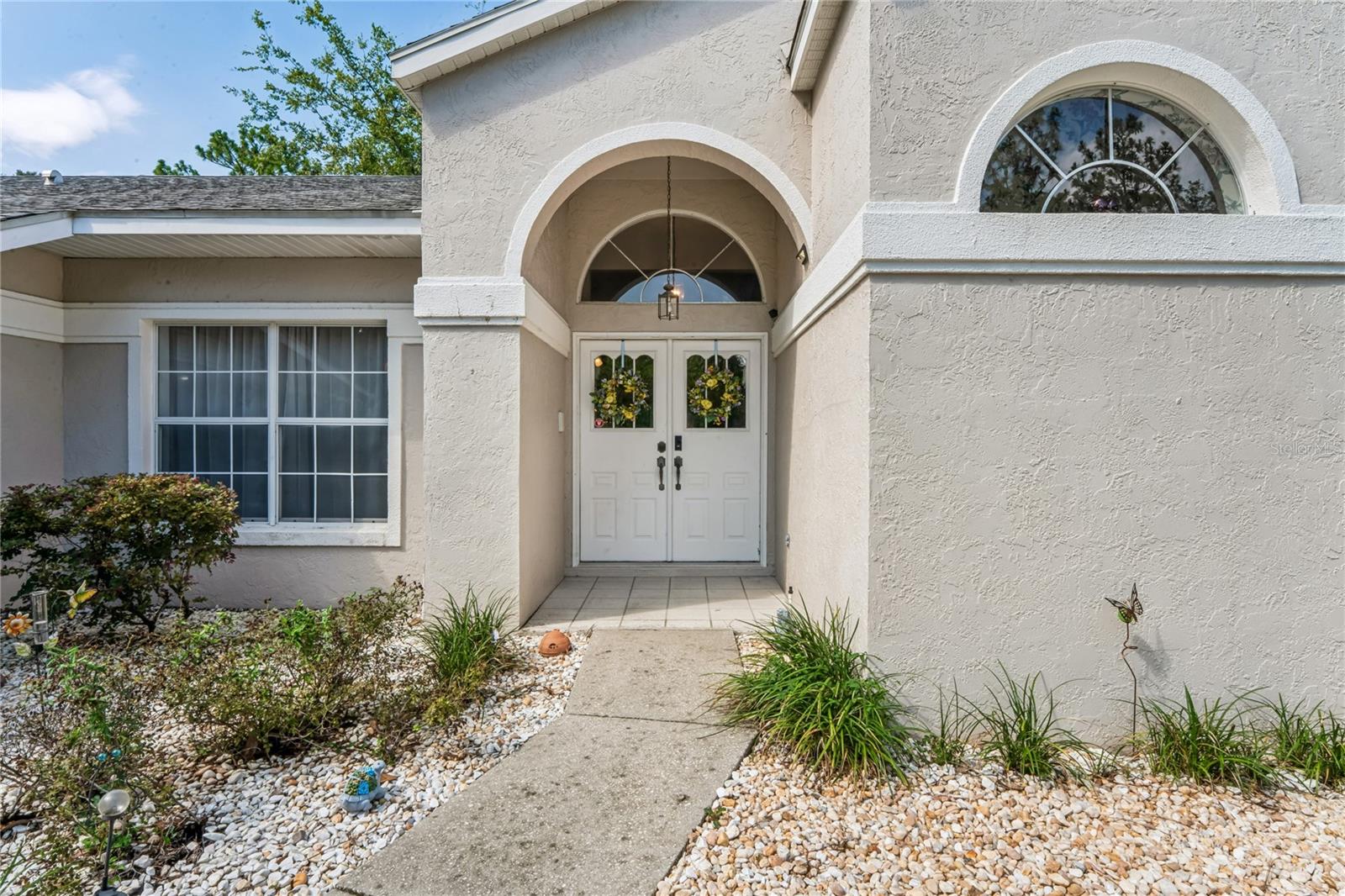 4 SPRUCE PINE COURT N