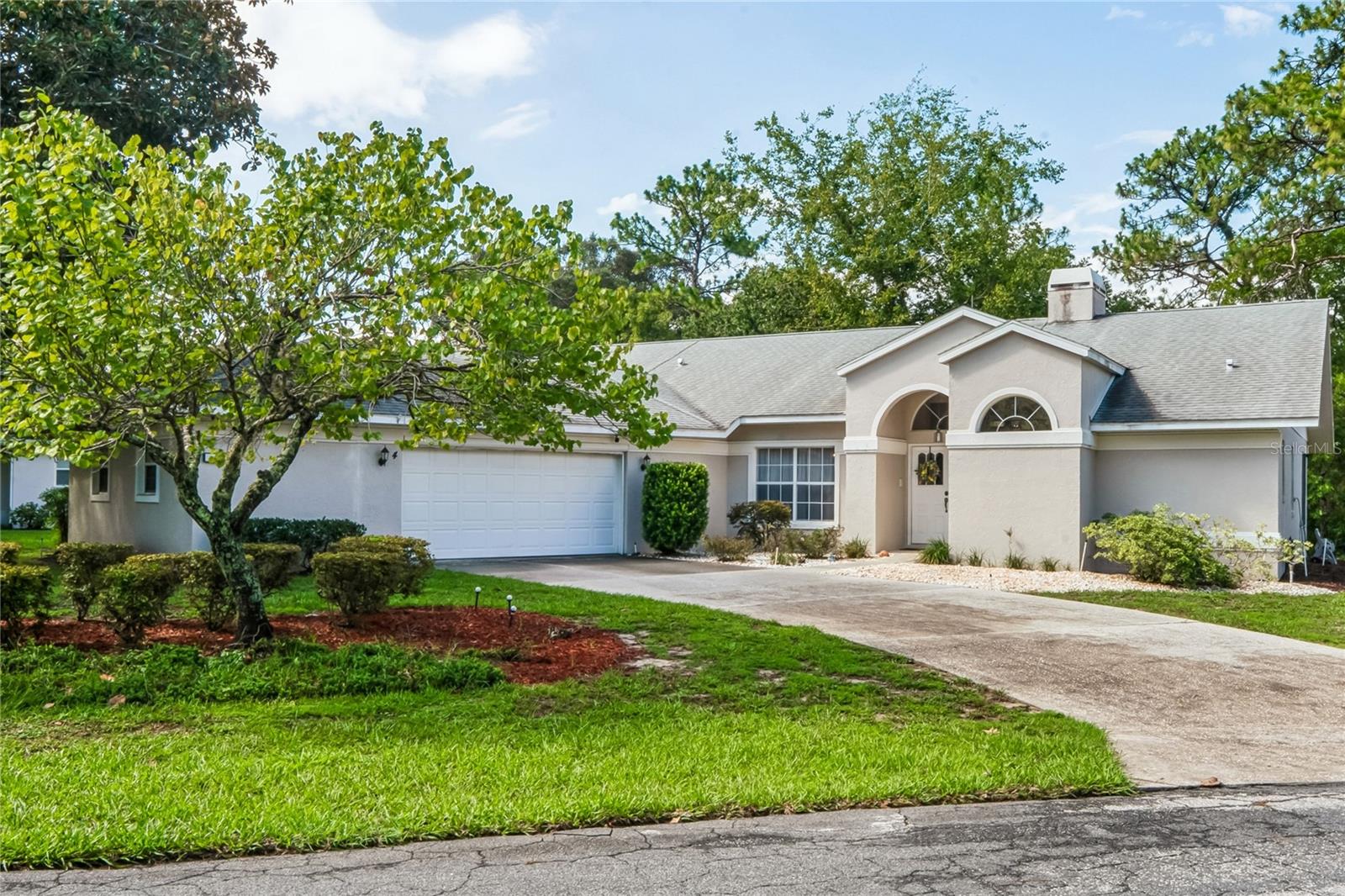 4 SPRUCE PINE COURT N
