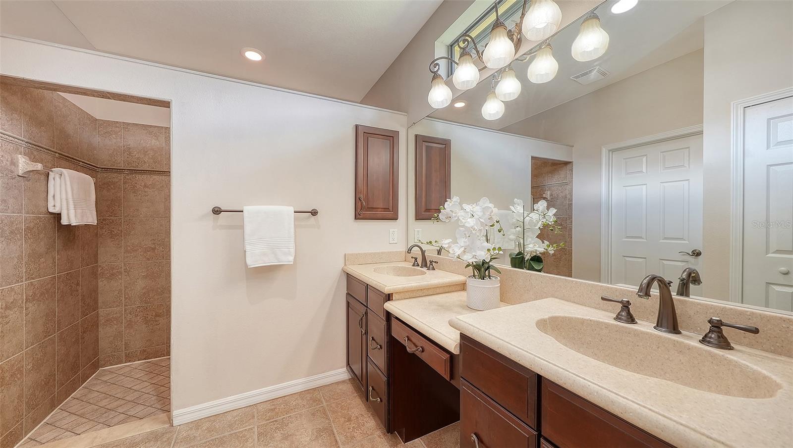 VENETIAN FALLS PH 2 - Residential