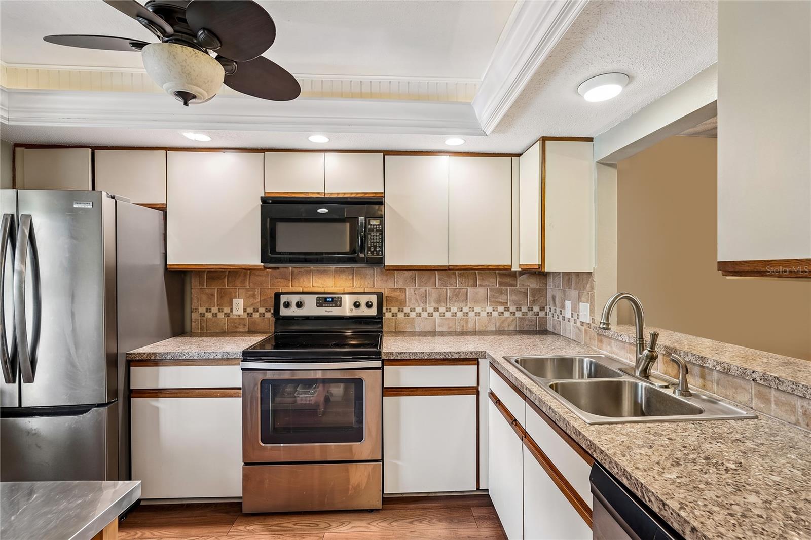 430 MISSION TRAIL E B, VENICE, FL, 34285 2 430 MISSION TRAIL E B