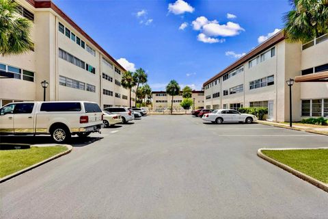 Photo of 209 NE Lincoln Circle N #105, St Petersburg, FL 33702 (MLS # TB8358166) Photo of 209 NE Lincoln Circle N #105, St Petersburg, FL 33702 (MLS # TB8358166)