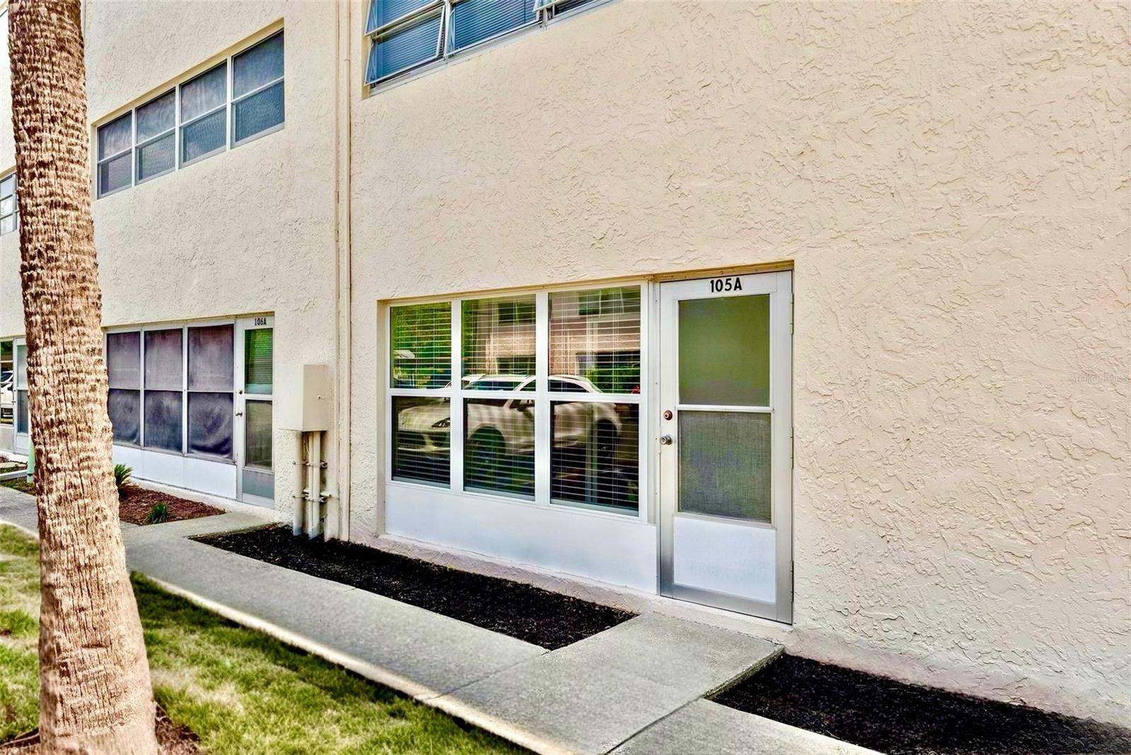 209 NE LINCOLN CIRCLE N 105