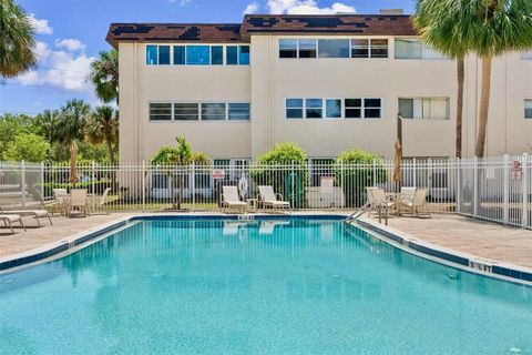 Photo of 209 NE Lincoln Circle N #105, St Petersburg, FL 33702 (MLS # TB8358166)