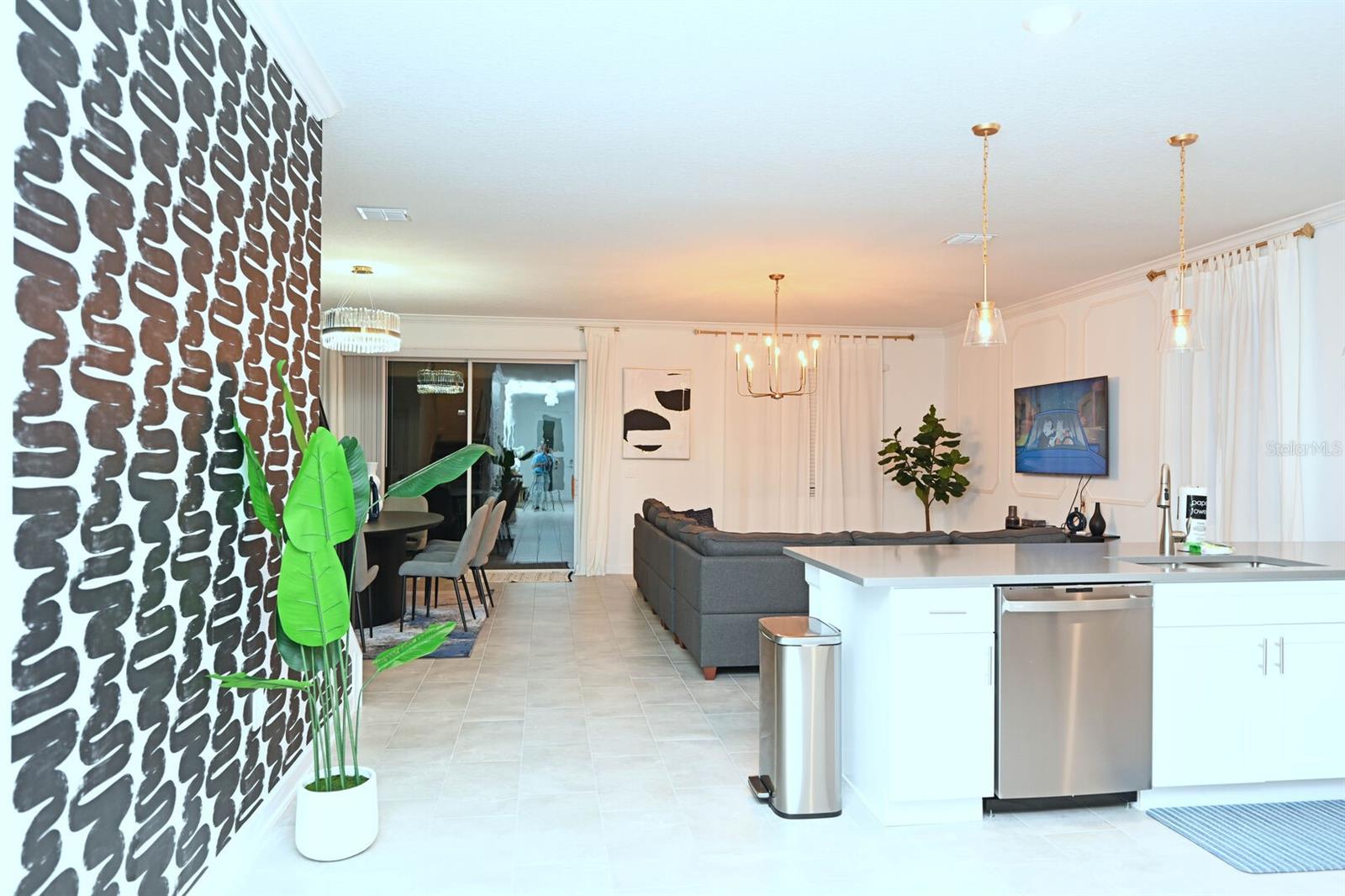 COVE/STOREY LAKE IV - Residential