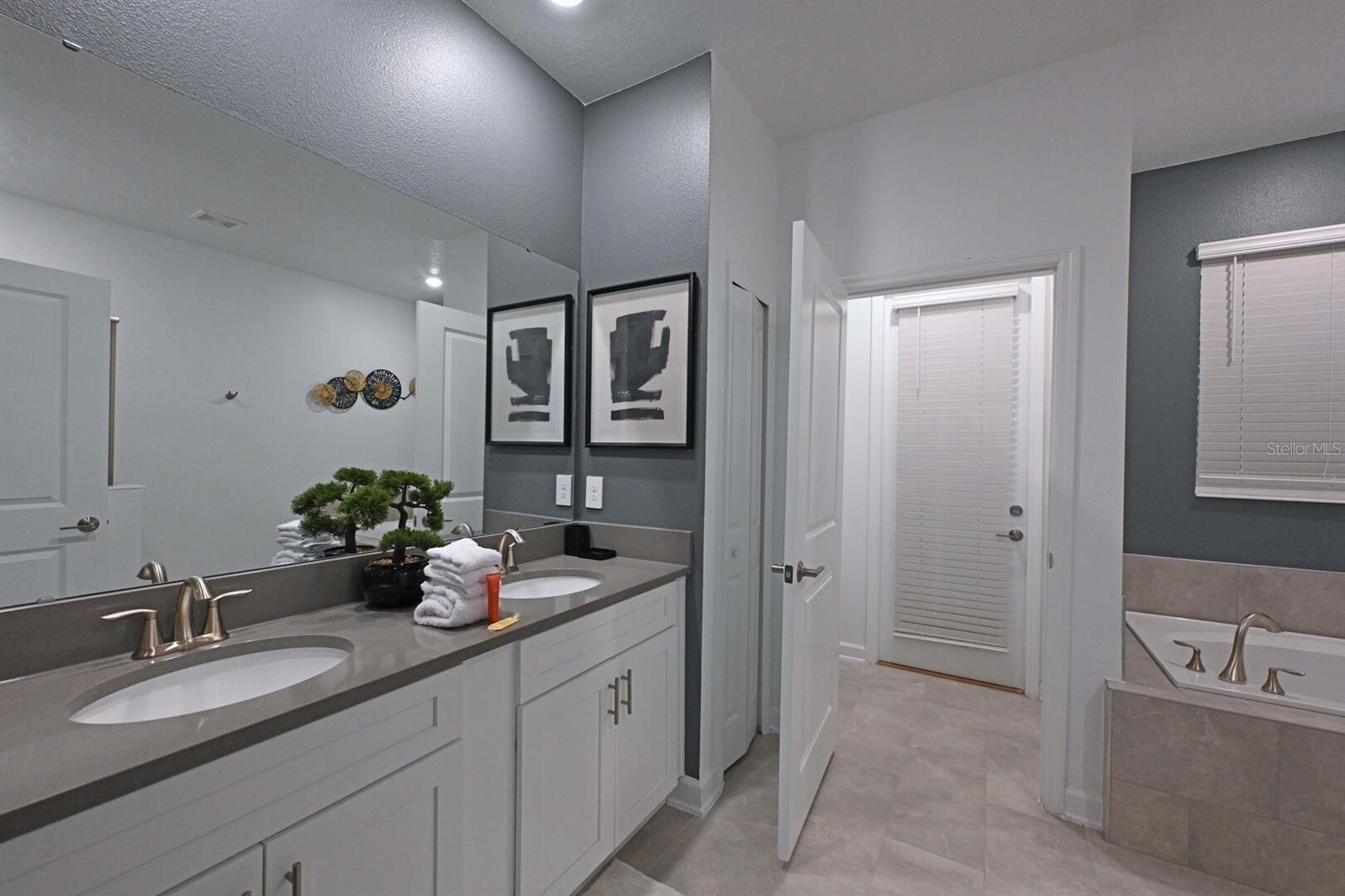 COVE/STOREY LAKE IV - Residential