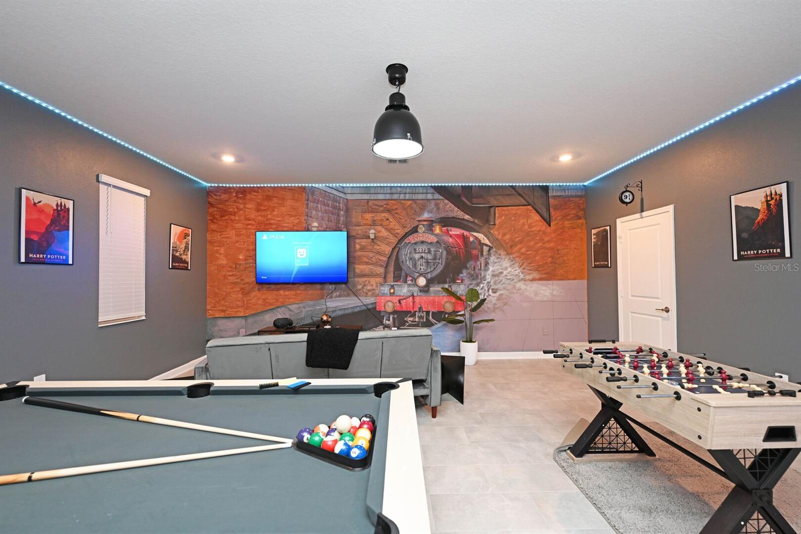 COVE/STOREY LAKE IV - Residential