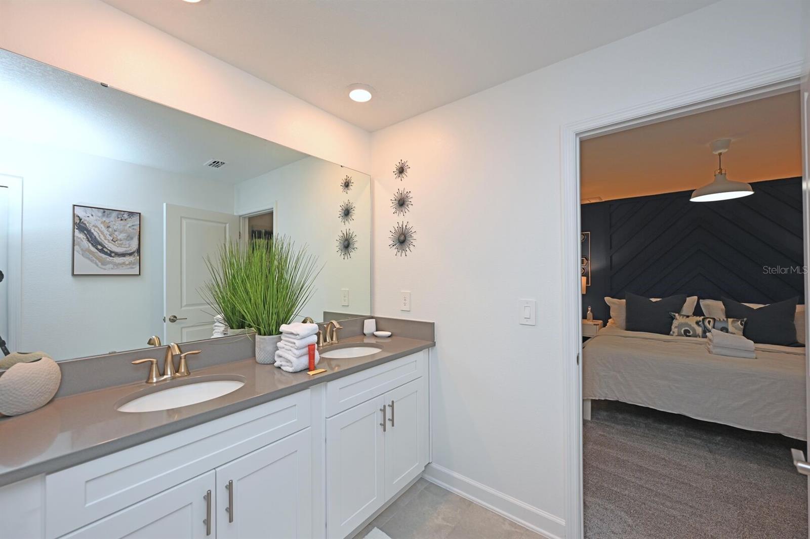 COVE/STOREY LAKE IV - Residential