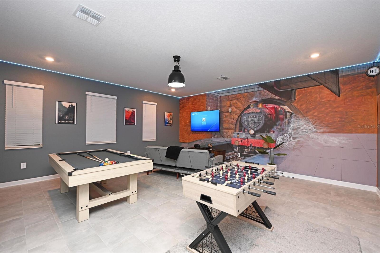 COVE/STOREY LAKE IV - Residential