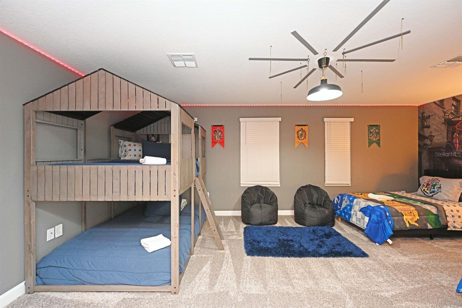 COVE/STOREY LAKE IV - Residential