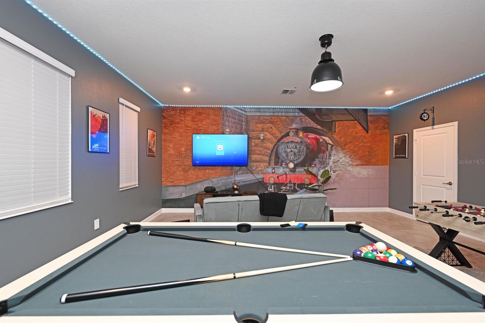 COVE/STOREY LAKE IV - Residential