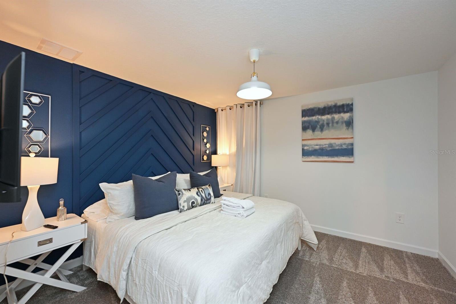 COVE/STOREY LAKE IV - Residential