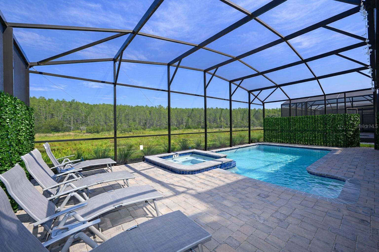 COVE/STOREY LAKE IV - Residential