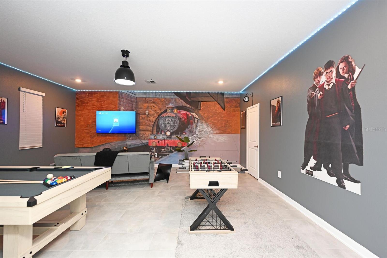 COVE/STOREY LAKE IV - Residential