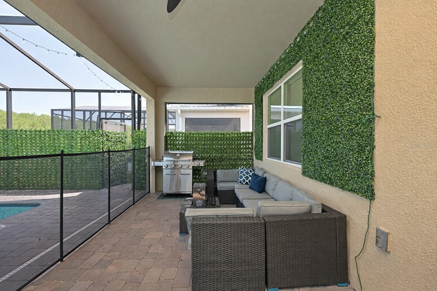 COVE/STOREY LAKE IV - Residential