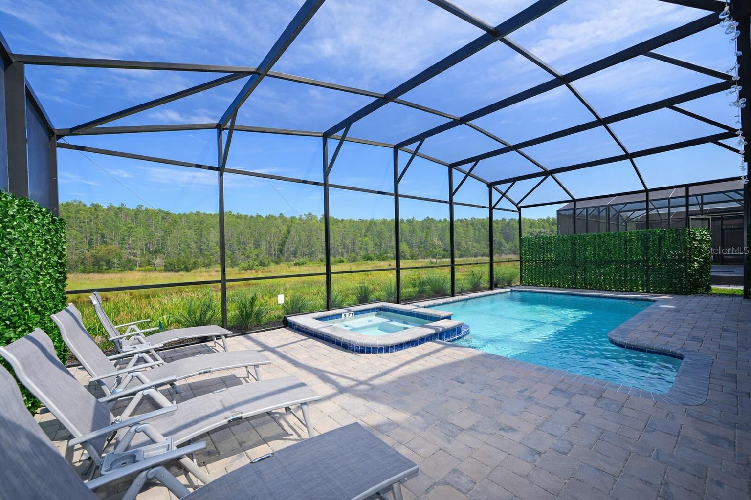 COVE/STOREY LAKE IV - Residential