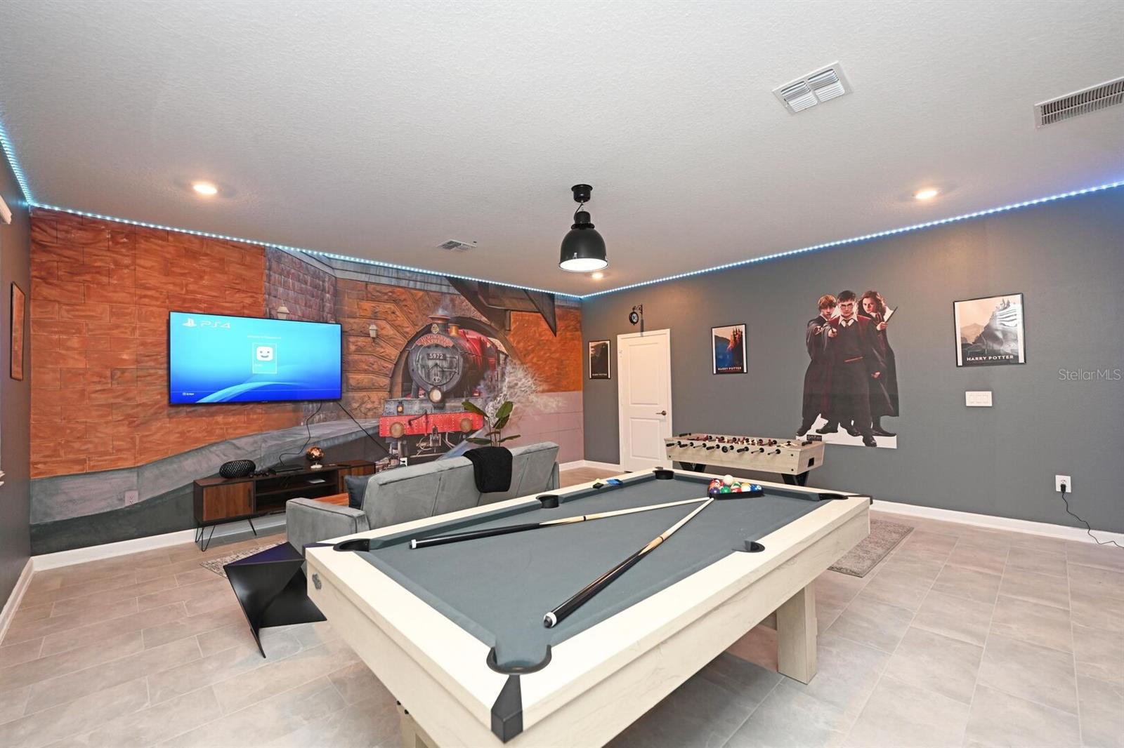 COVE/STOREY LAKE IV - Residential