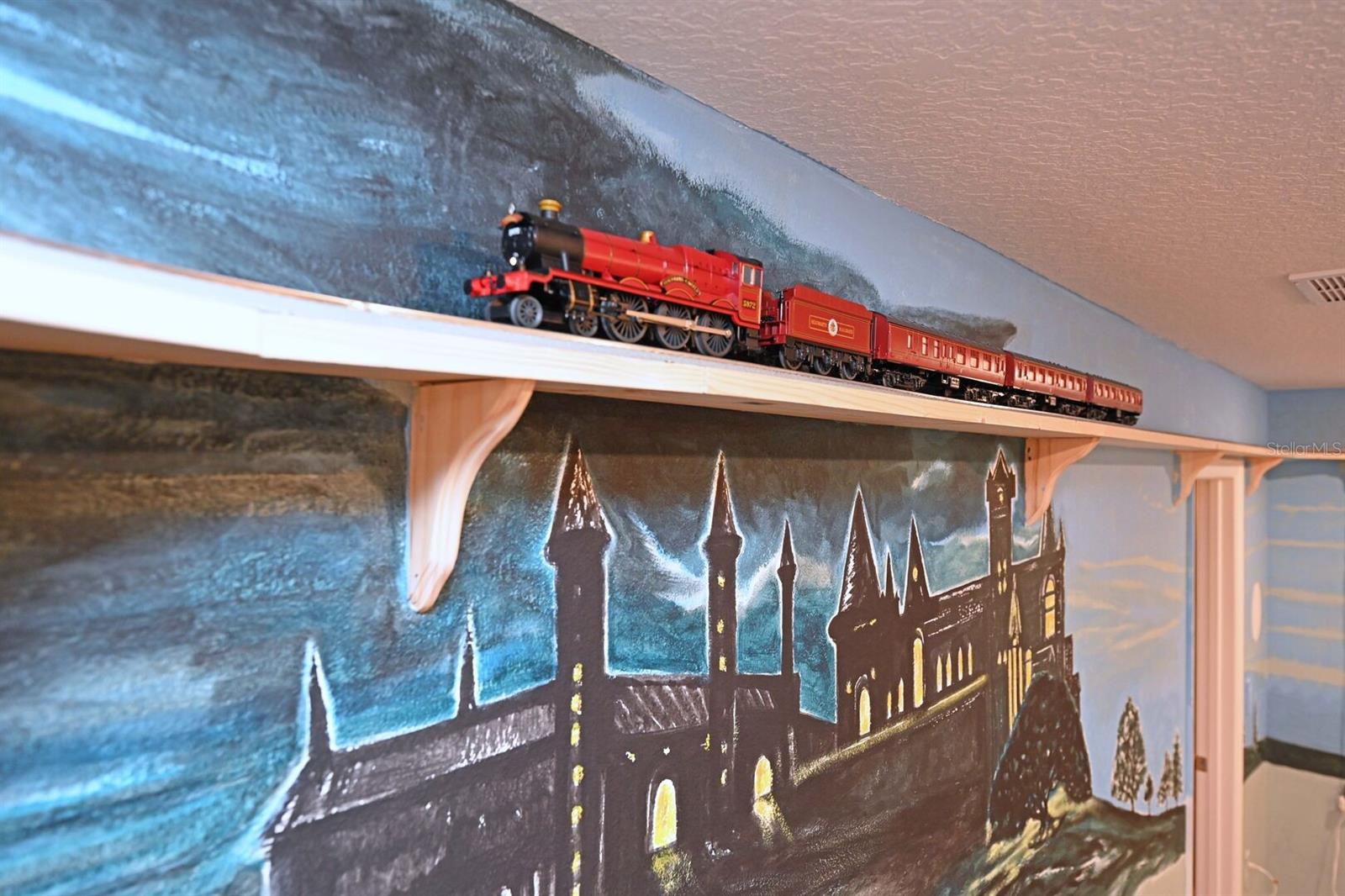 COVE/STOREY LAKE IV - Residential