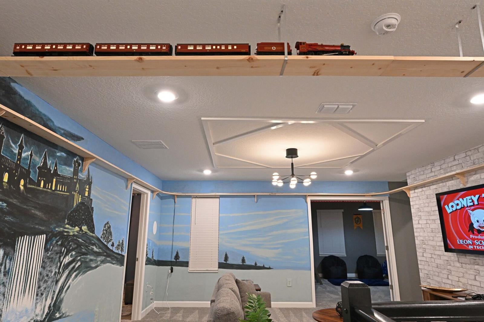 COVE/STOREY LAKE IV - Residential