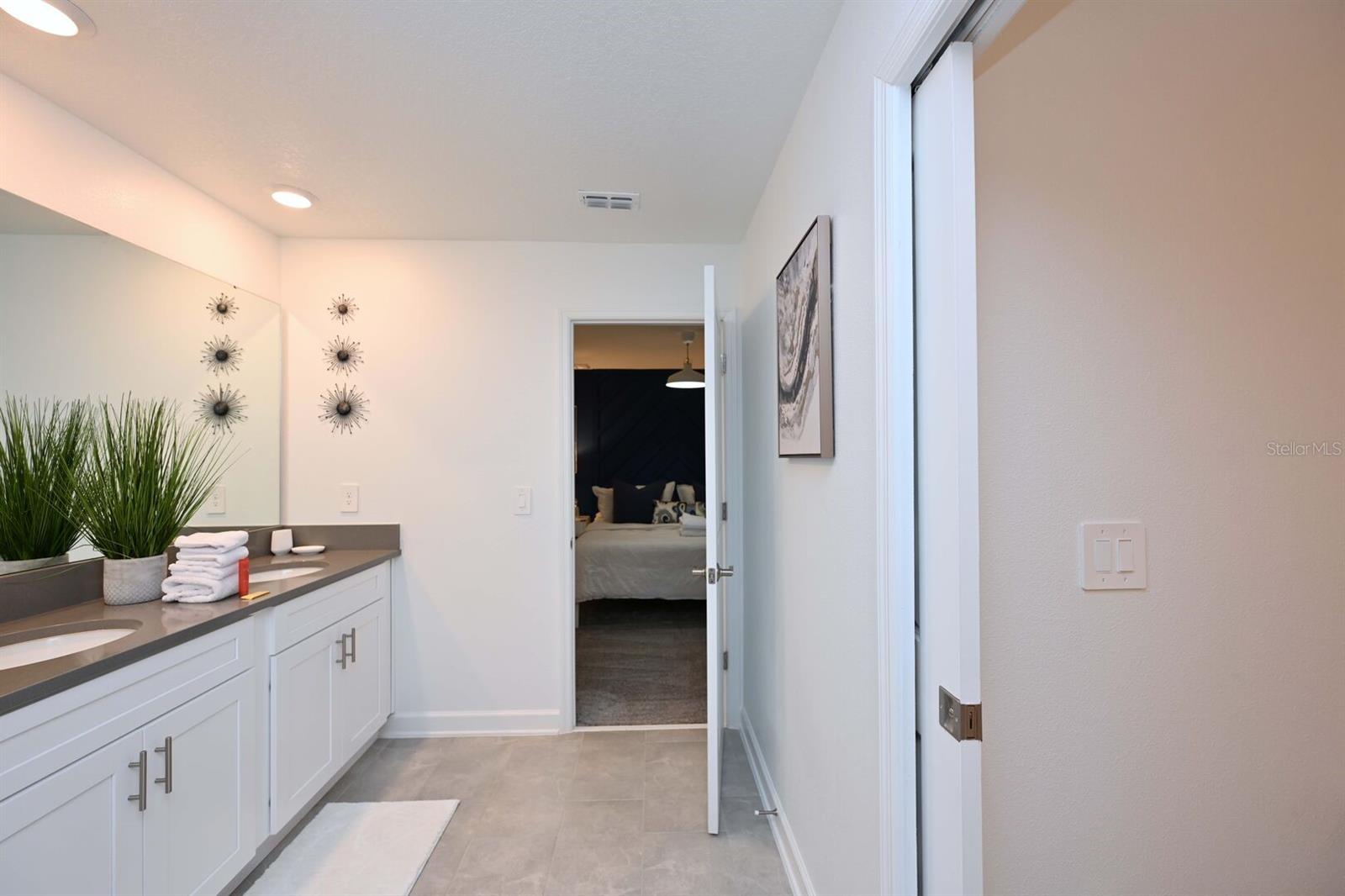 COVE/STOREY LAKE IV - Residential