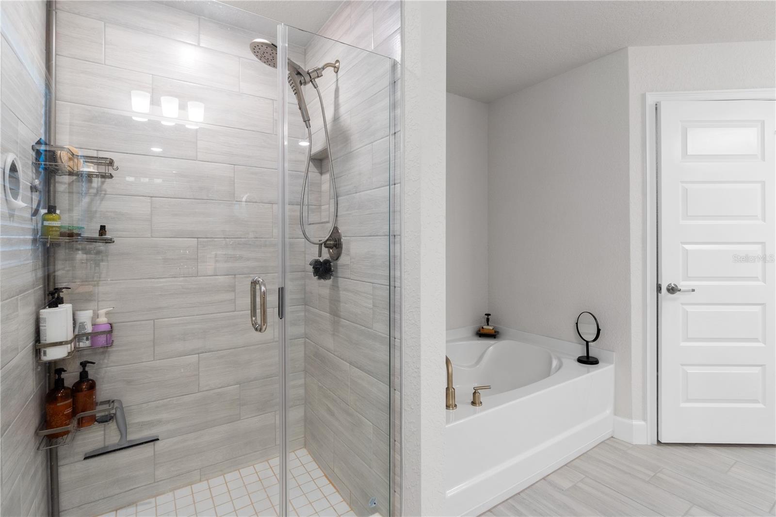 HIDDEN LAKE UN IV - Residential