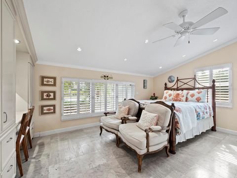 A home in LONGBOAT KEY