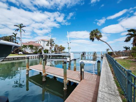 A home in LONGBOAT KEY