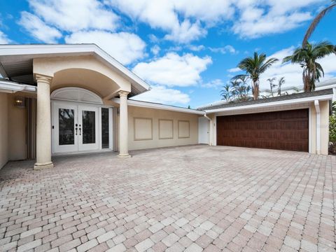 A home in LONGBOAT KEY