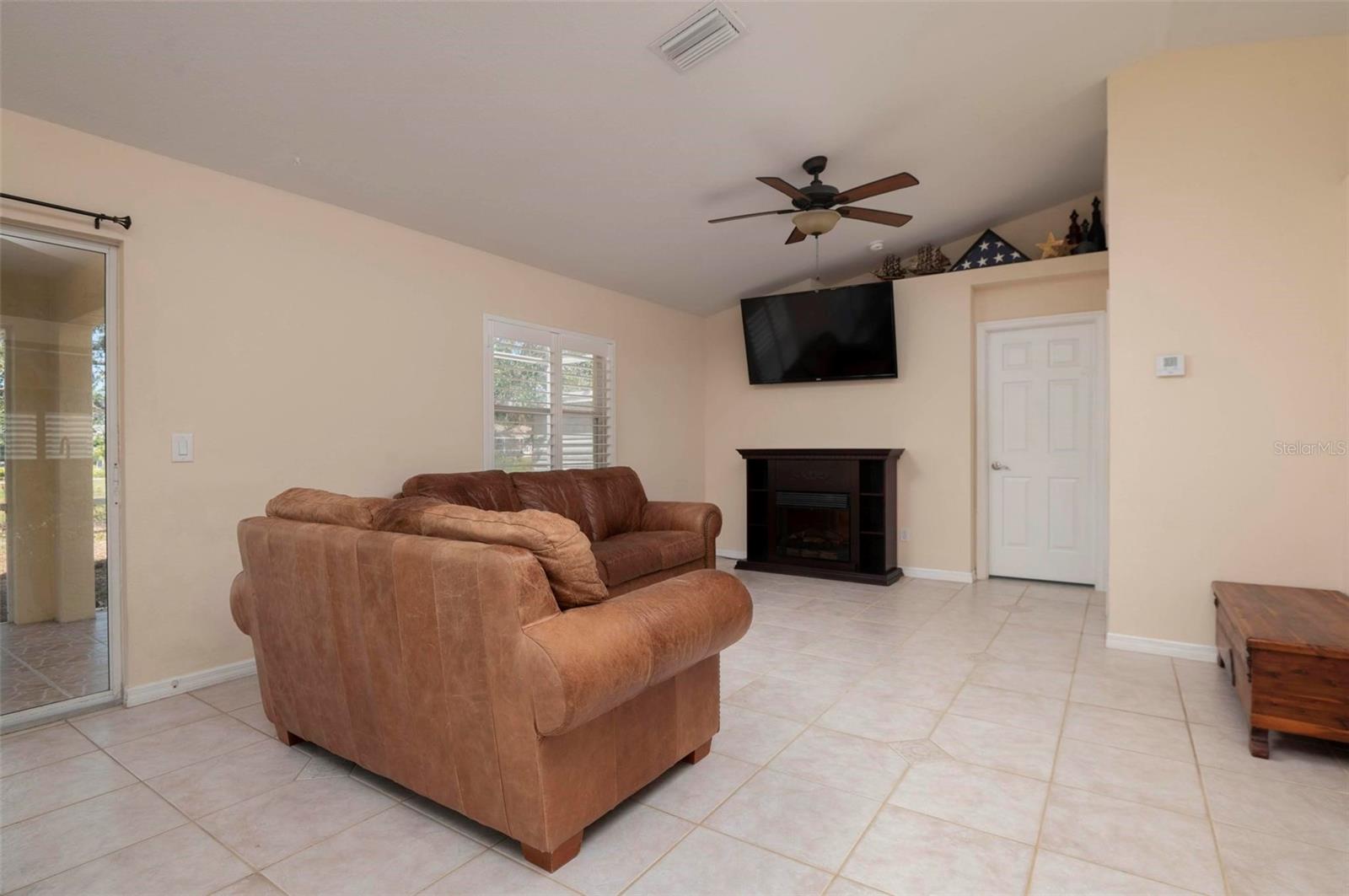 Photo 15 of 60 of 4871 FOXHALL ROAD house